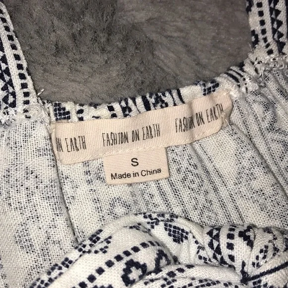 Romper from ‘FASHION ON EARTH’ size small, has a blue white pattern - Picture 4 of 9